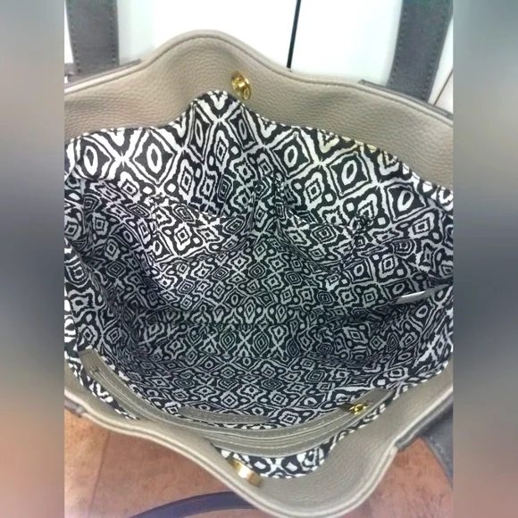 Steve Madden Two Tone Gray Tote Bag - Picture 5 of 12